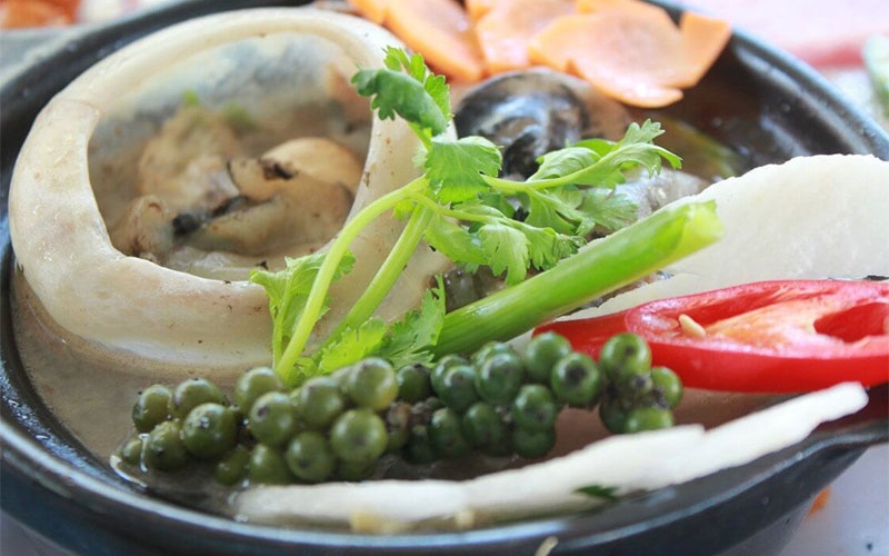 Stewed tuna eyes with green pepper