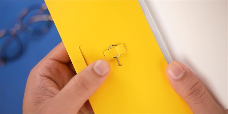 Que chọc SIM đi kèm với POCO M4 5G