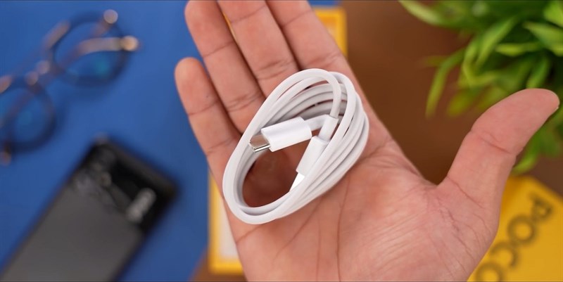 Dây sạc của POCO M4 5G có chuẩn USB Type-C