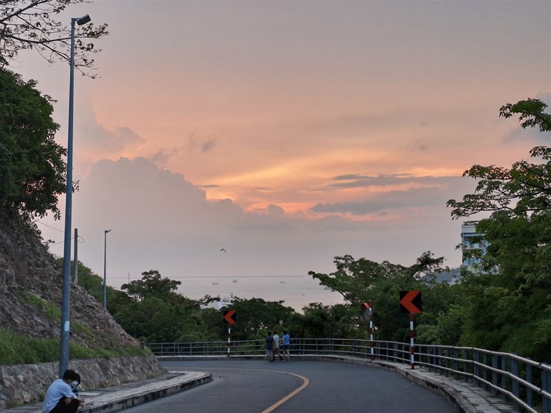 Bầu trời hoàng hôn ở Vũng Tàu đẹp quá phải không các bạn? Bầu trời hoàng hôn ở Vũng Tàu đẹp quá phải không các bạn?