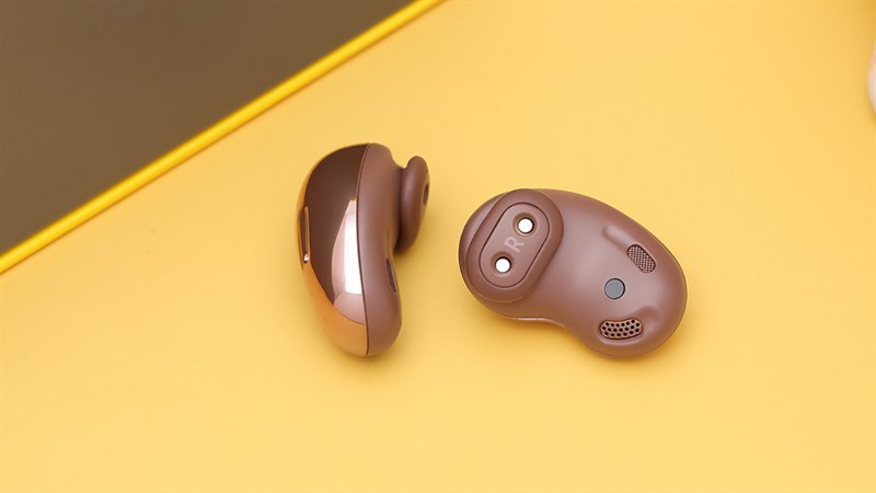 Âm thành được tinh chỉnh bởi AKG giúp tối ưu trải nghiệm của bạn với nhiều thể loại nhạc khác nhau. Âm thanh được tinh chỉnh bởi AKG giúp tối ưu trải nghiệm của bạn với nhiều thể loại nhạc khác nhau.