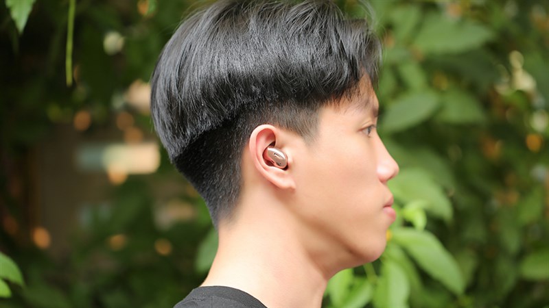 Khả năng chống ồn của sản phẩm có thể loại bỏ tới 97% tạp âm từ môi trường bên ngoài. Khả năng chống ồn của sản phẩm có thể loại bỏ tới 97% tạp âm từ môi trường bên ngoài.