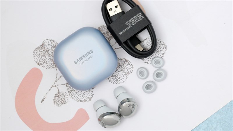Đừng lo lắng khi bỏ quên tai nghe vì đã có tính năng SmartThings giúp bạn định vị Galaxy Buds Pro ngay lập tức. Đừng lo lắng khi bỏ quên tai nghe vì đã có tính năng SmartThings giúp bạn định vị Galaxy Buds Pro ngay lập tức.