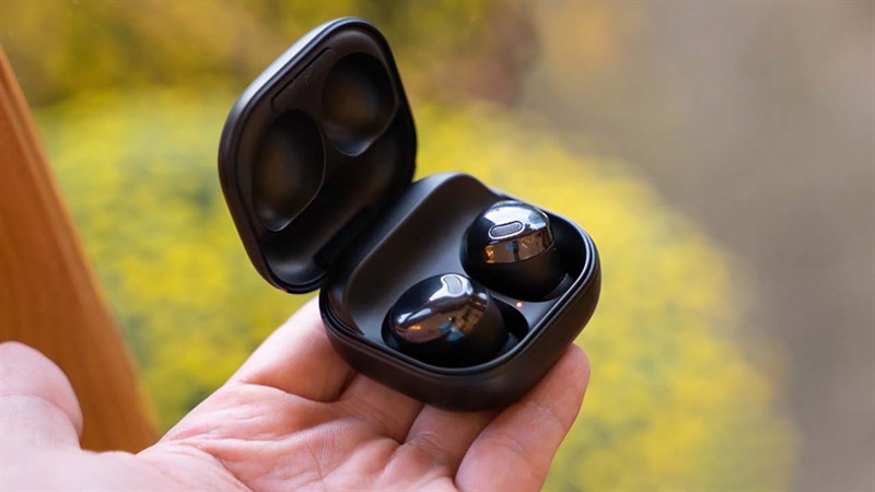 Tai nghe Galaxy Buds giảm giá cực rẻ đón hè