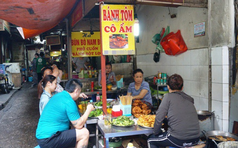 Top 6 delicious crispy West Lake shrimp cake shops in Hanoi you must definitely visit