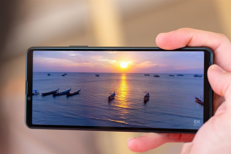 Màn hình trên Xperia 10 IV có chất lượng tốt nhưng vẫn chưa có tần số quét cao