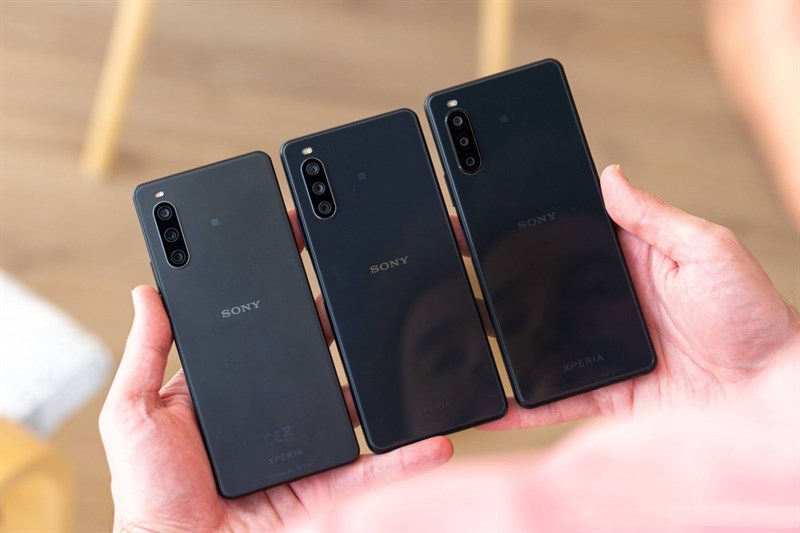 3 thế hệ Sony Xperia 10 IV, Xperia 10 III, Xperia 10 II (từ trái qua)