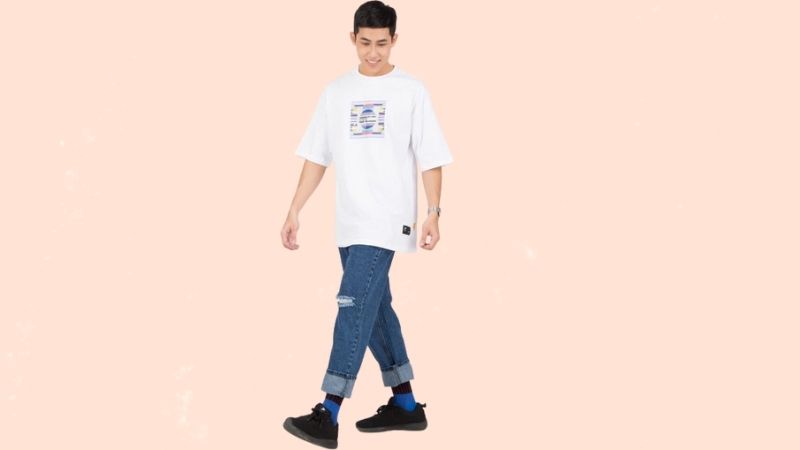 Phối áo thun nam form rộng với quần Jeans