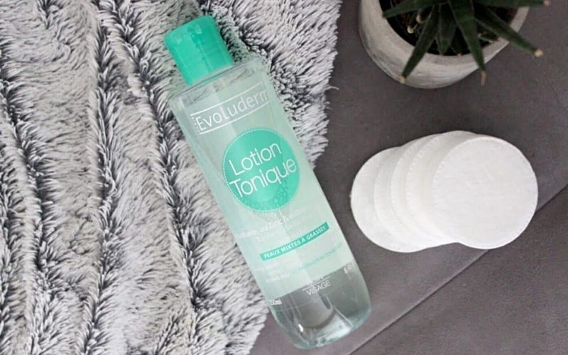 Giá thành của toner Evoluderm Lotion Tonique màu xanh lá cây