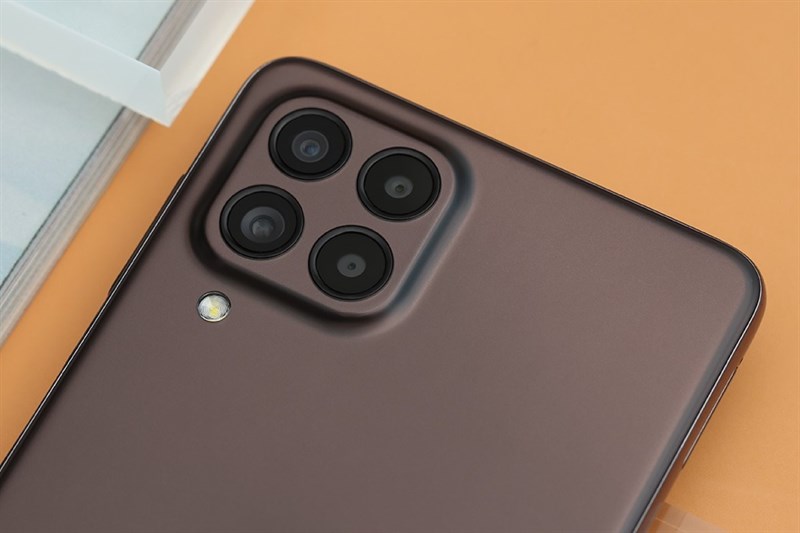 Galaxy M53 5G và Galaxy M33 5G được bổ sung thêm màu Emerald Brown mới Galaxy M53 5G và Galaxy M33 5G được bổ sung thêm màu Emerald Brown mới