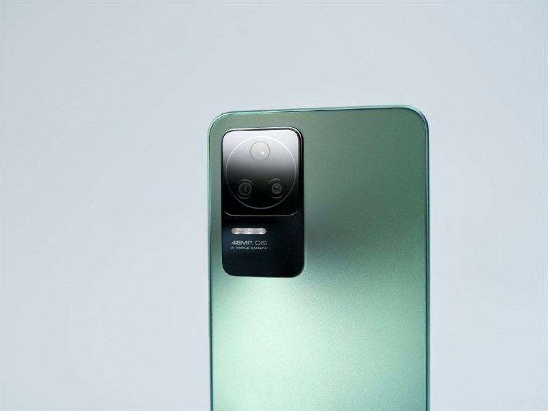 Camera trên Redmi K40S được tích hợp chống rung OIS giúp mang lại những bức ảnh sắc nét hơn.