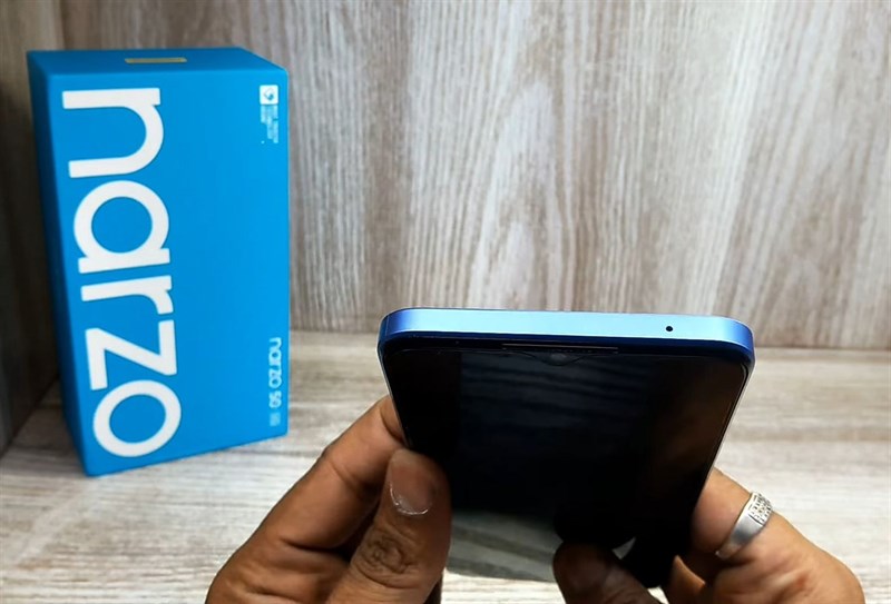 Trên tay Realme Narzo 50 5G: Thiết kế đổi mới cùng hiệu năng ấn tượng Trên tay Realme Narzo 50 5G: Thiết kế đổi mới cùng hiệu năng ấn tượng
