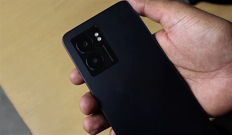 Trên tay Realme Narzo 50 5G: Thiết kế đổi mới cùng hiệu năng ấn tượng Trên tay Realme Narzo 50 5G: Thiết kế đổi mới cùng hiệu năng ấn tượng