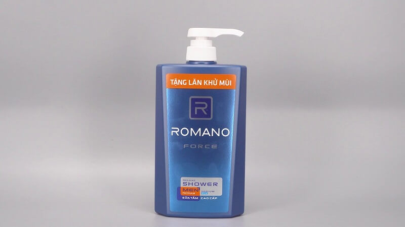 Sữa tắm Romano Force có hương thơm từ gỗ tuyết tùng và hoa phong lữ sảng khoái