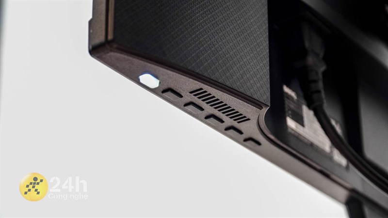 Bên dưới của màn hình BenQ GW2480T là loa ngoài, các phím bấm vật lý để điều chỉnh chế độ hiển thị.