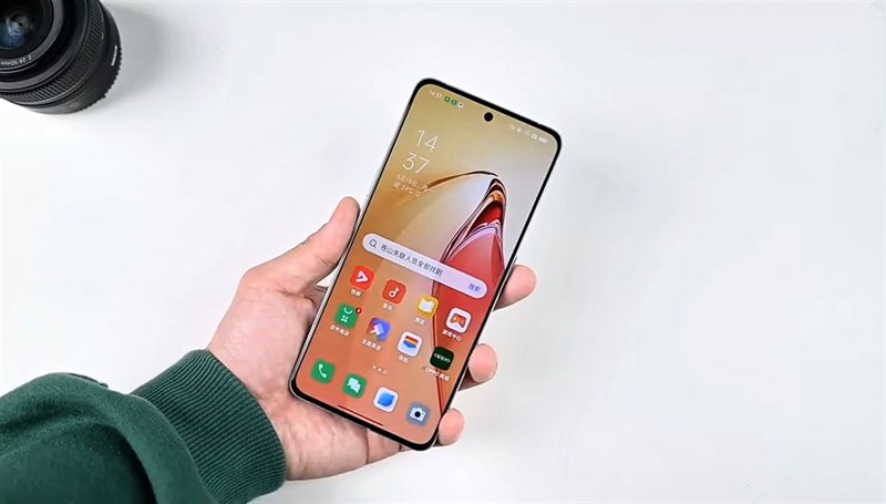 OPPO Reno9 Pro+ có gì mới: Màn hình AMOLED, sạc nhanh 80 W OPPO Reno9 Pro+ có gì mới: Màn hình AMOLED, sạc nhanh 80 W