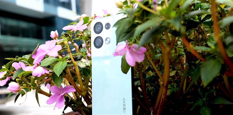 OPPO Reno9 Pro+ có gì mới: Màn hình AMOLED, sạc nhanh 80 W OPPO Reno9 Pro+ có gì mới: Màn hình AMOLED, sạc nhanh 80 W