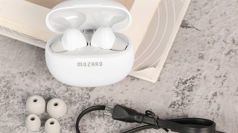 Thời lượng pin của Mozard AT5 là khá tốt khi sở hữu dung lượng hộp sạc lên đến 390 mAh. Thời lượng pin của Mozard AT5 là khá tốt khi sở hữu dung lượng hộp sạc lên đến 390 mAh.