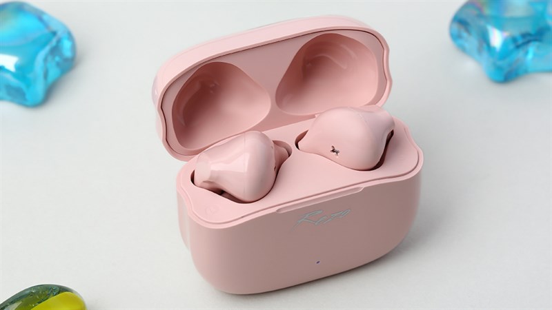 Rezo F15 sở hữu phiên bản màu hồng cực kỳ xinh xắn. Rezo F15 sở hữu phiên bản màu hồng cực kỳ xinh xắn.