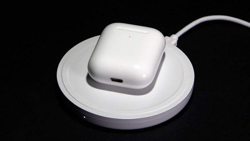 Sạc không dây trên AirPods 2. Nguồn: 01net.