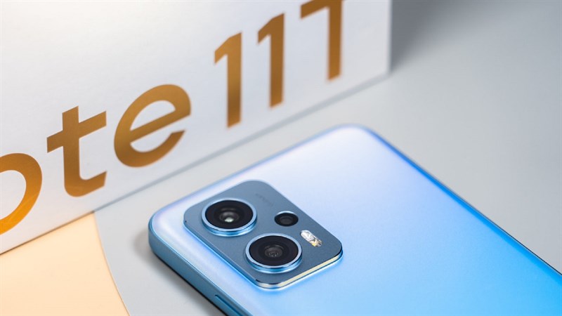 Phần camera của Redmi Note 11T Pro+ được thiết kế lại tạo nên một vẻ hài hòa, đồng nhất về tổng thể Phần camera của Redmi Note 11T Pro+ được thiết kế lại tạo nên một vẻ hài hòa, đồng nhất về tổng thể