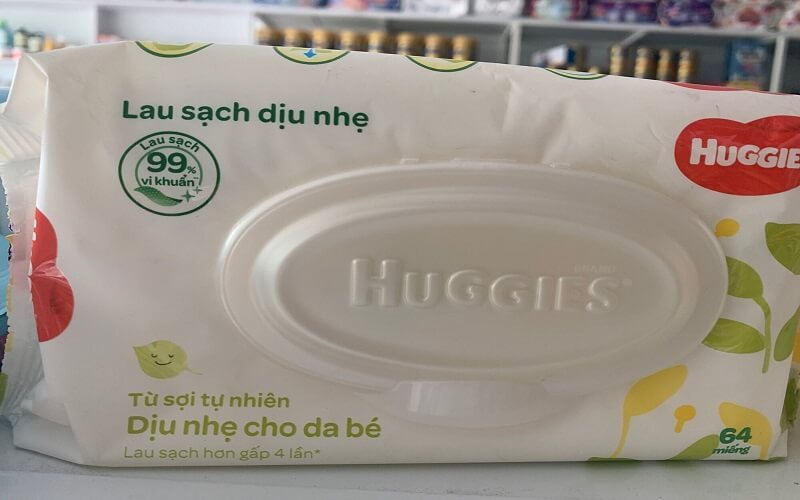 Khăn ướt của Huggies được làm từ sợi bông tự nhiên nên rất mềm, mịn