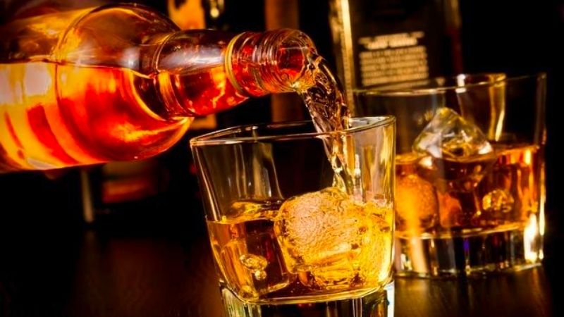 Whisky là một loại rượu mạnh được yêu thích