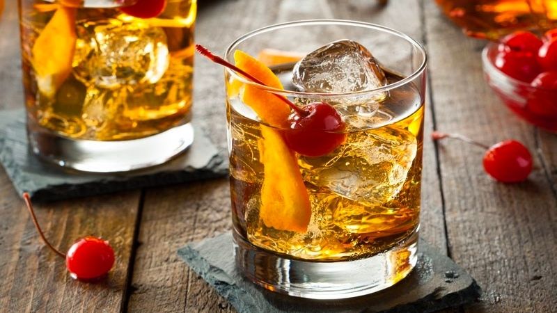 Kết hợp rượu whisky với nước đá