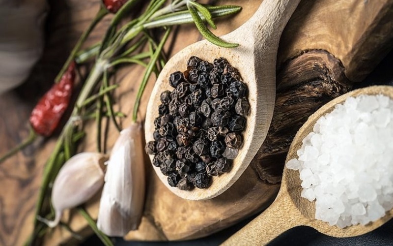 Giá tiêu thế giới