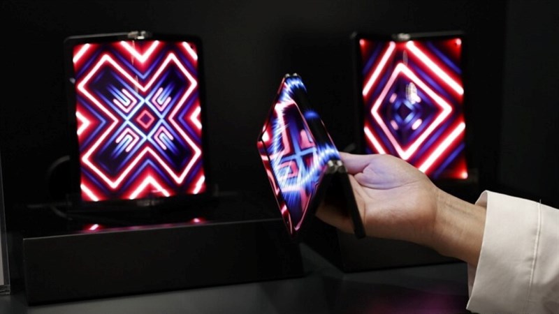 Microsoft nộp bằng sáng chế cho điện thoại gập cả hai chiều