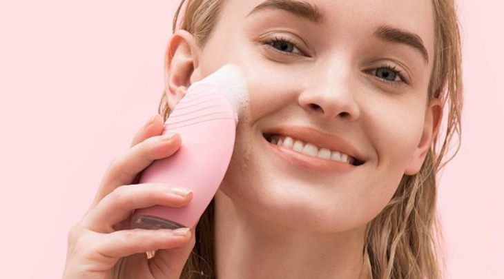 Sensitive skin can still use a face wash for deep cleaning