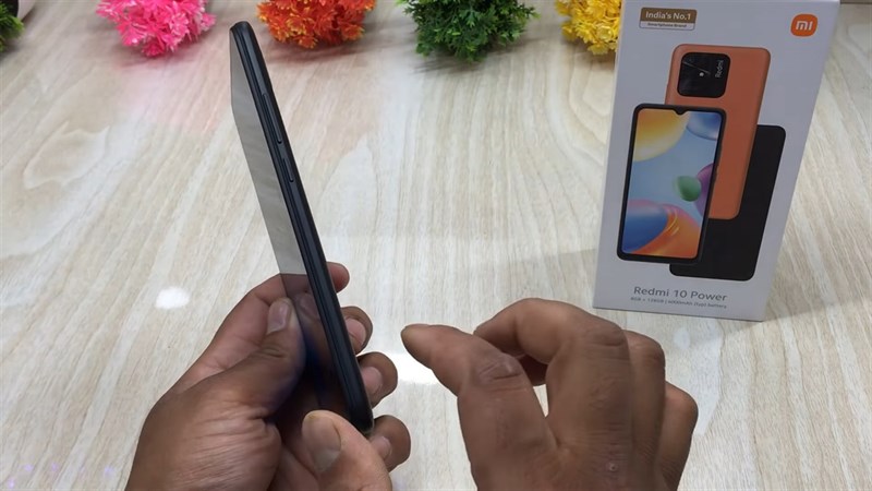 Cạnh phải của Redmi 10 Power