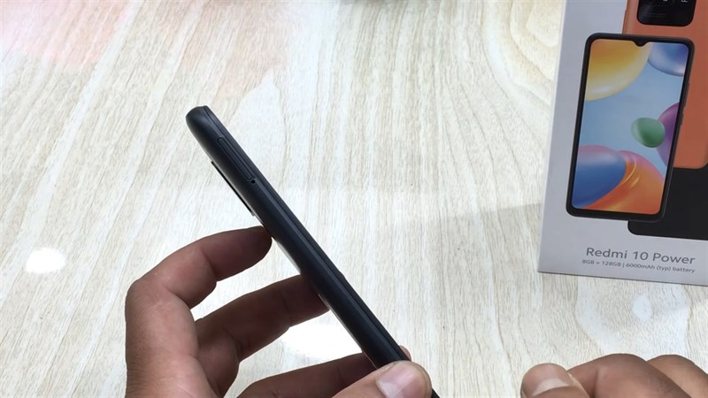 Cạnh trái của Redmi 10 Power