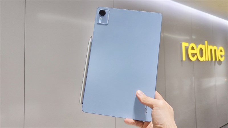 Realme Pad X đi kèm với một cây bút stylus có thể gắn từ tính vào cạnh bên