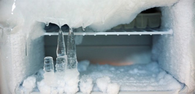 Tủ lạnh đóng tuyết có tốn điện không? Nguyên nhân và cách khắc phục