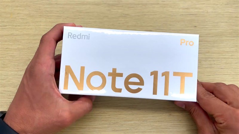 Hộp đựng Redmi Note 11T Pro có thiết kế khá đơn giản với màu trắng là màu chủ đạo