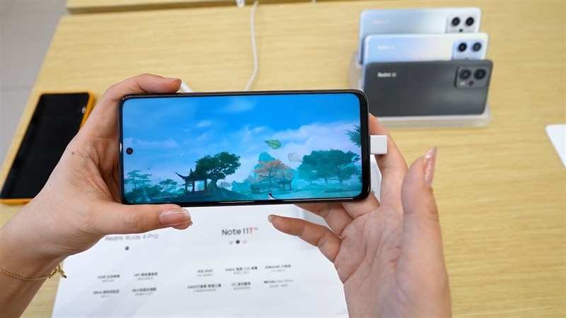 Màn hình trên Redmi Note 11T Pro cho chất lượng hiển thị tốt, tần số quét 144 Hz cực mượt mà