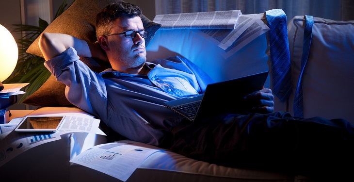 Thức khuya có tăng cân không? Nguyên nhân và cách rèn luyện thói quen ngủ sớm > Hạn chế làm việc vào đêm khuya