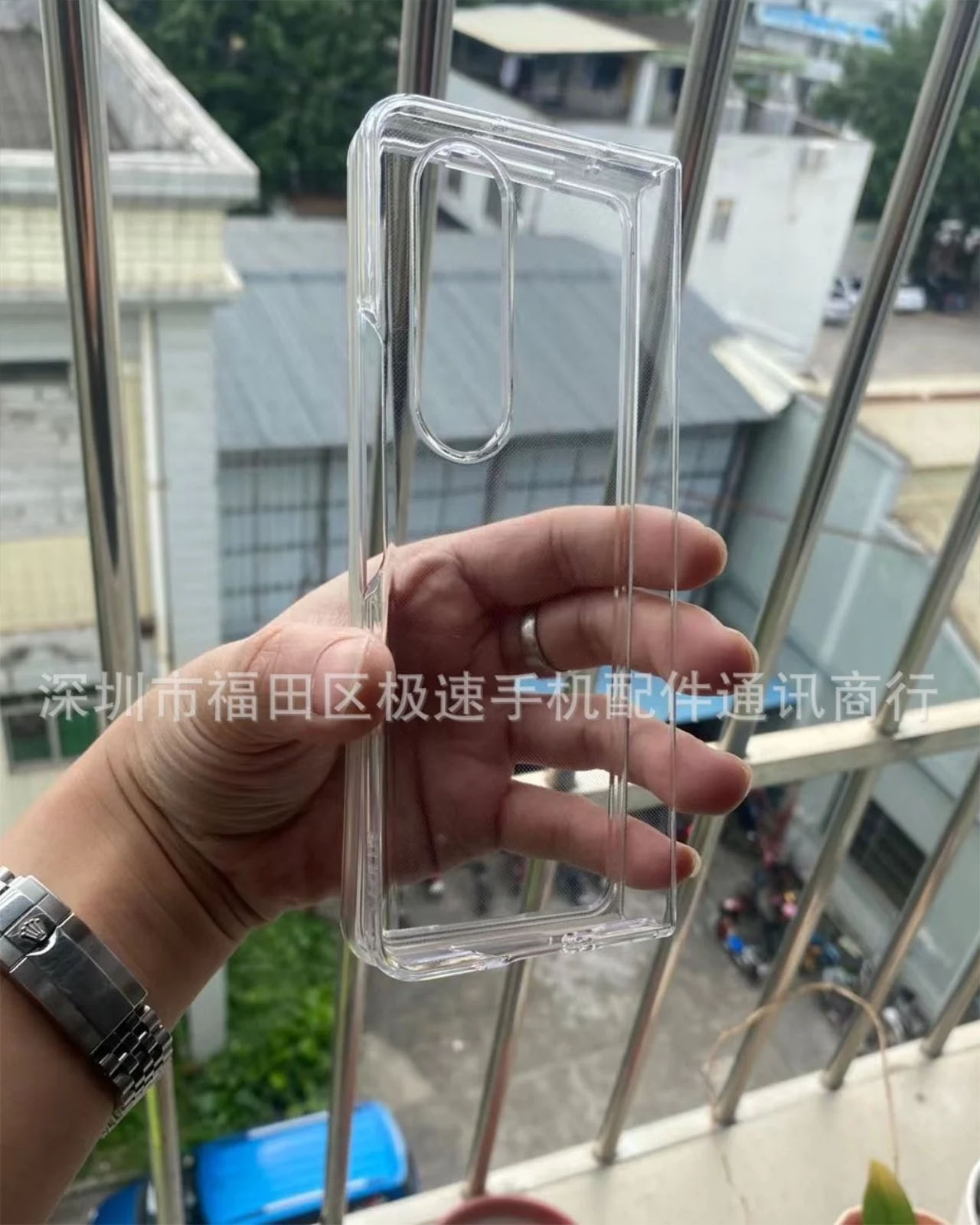 Ốp lưng rò rỉ của Galaxy Z Fold4 tiết lộ nhiều chi tiết quan trọng