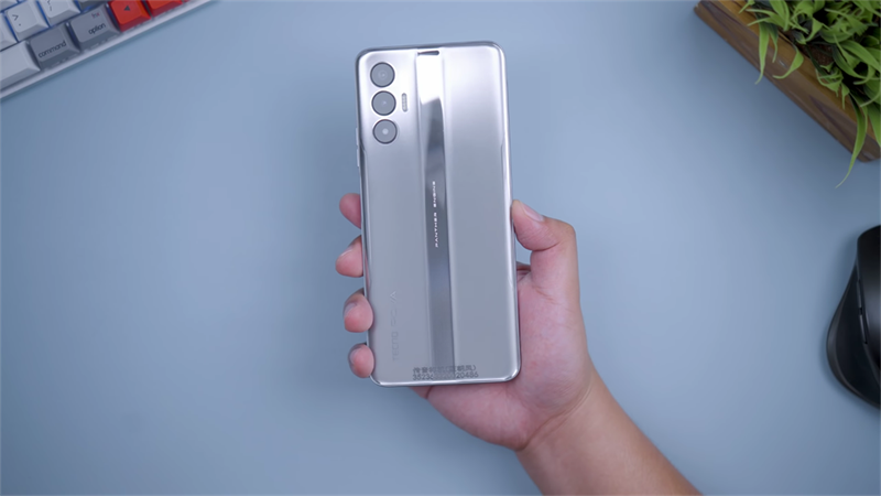 Tecno POVA 3 Tecno POVA 3