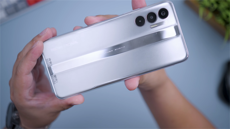 Tecno POVA 3 Tecno POVA 3