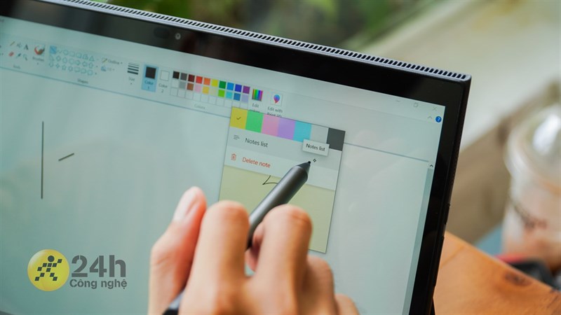 Màn hình của Lenovo Yoga Duet 7 13ITL6 có hỗ trợ cảm ứng và bút stylus. Màn hình của Lenovo Yoga Duet 7 13ITL6 có hỗ trợ cảm ứng và bút stylus.
