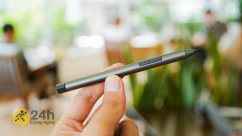 Lenovo Yoga Duet 7 13ITL6 cũng được tặng kèm một chiếc bút cảm ứng có màu sắc và cách hoàn thiện tương đồng với máy. Lenovo Yoga Duet 7 13ITL6 cũng được tặng kèm một chiếc bút cảm ứng có màu sắc và cách hoàn thiện tương đồng với máy.