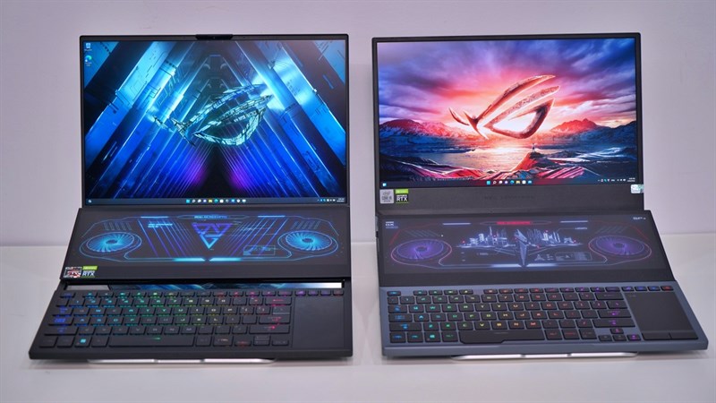 ASUS ROG Zephyrus Duo 16 (trái) và ASUS ROG Zephyrus Duo 15 (phải) dường như không có quá nhiều sự khác biệt