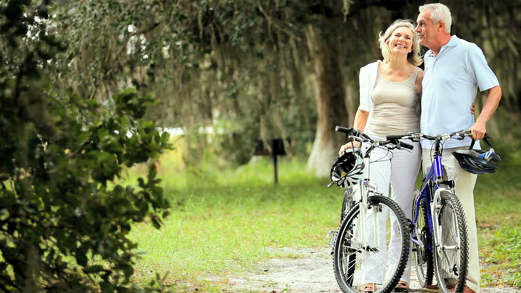 Người già nên đi bộ hay đi xe đạp? Lợi ích đối với sức khoẻ người cao tuổi > Tốt cho não bộ