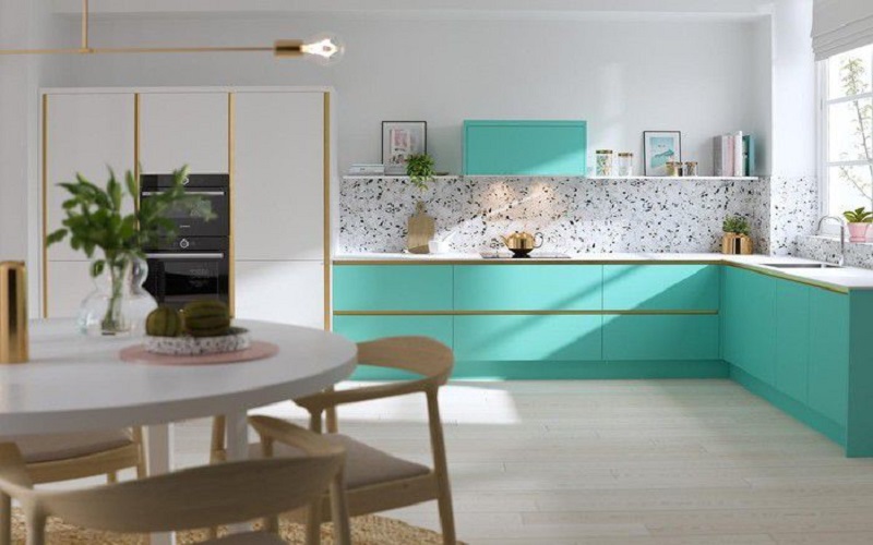 Sự hài hòa màu sắc khi trang trí cho không gian bếp cần được quan tâm