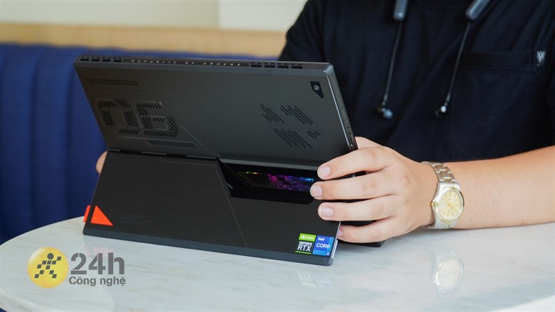 Đây có lẽ là cách tốt nhất để sử dụng ROG Flow Z13 (như một chiếc tablet).