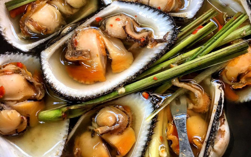 Tell you how to make steamed scallops with lemongrass, eat forever and not get bored