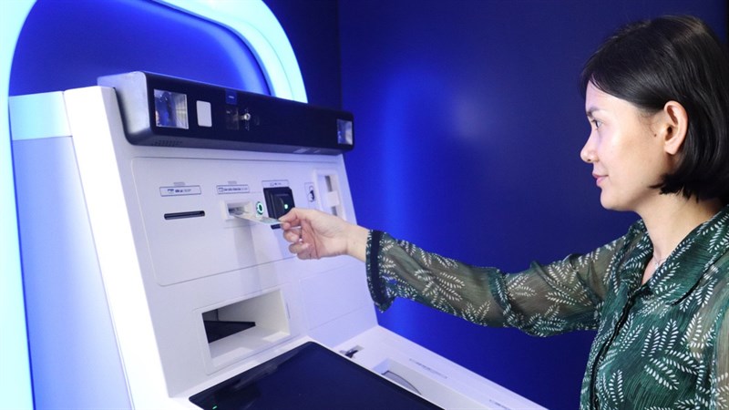 Cách nộp tiền tại ATM bằng CCCD 