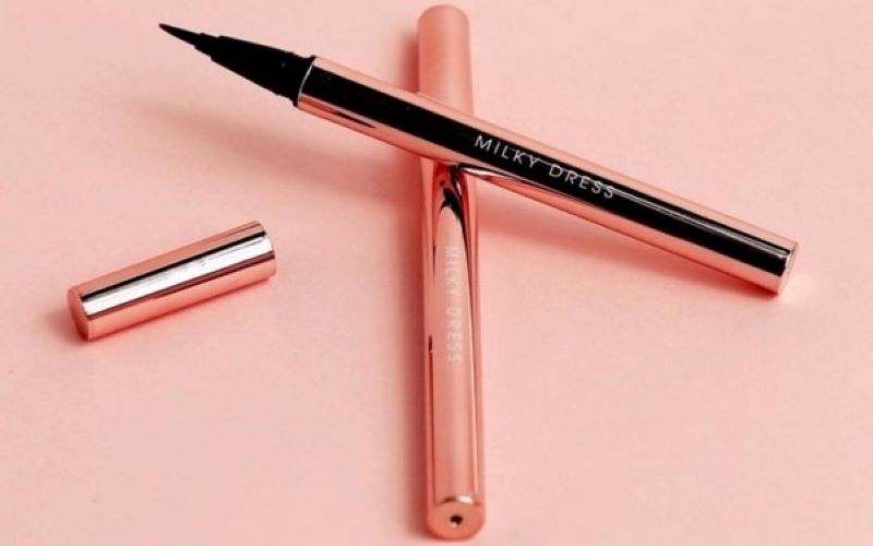 Vật dụng cần có để kẻ đuôi eyeliner